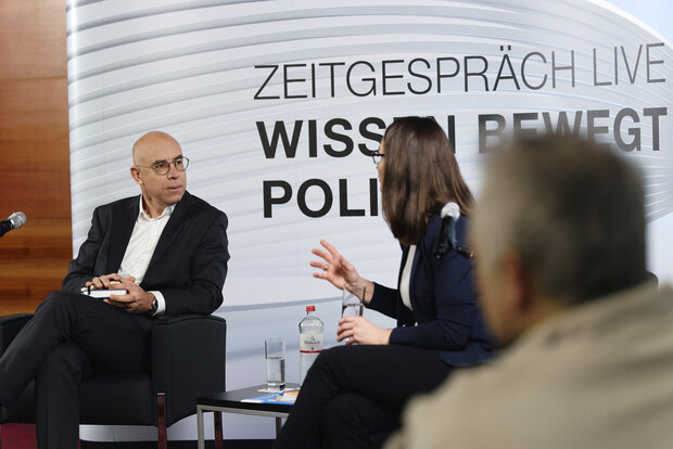 Prof. Gabriel Felbermayr (WIFO, Wien) im Zeitgespräch live